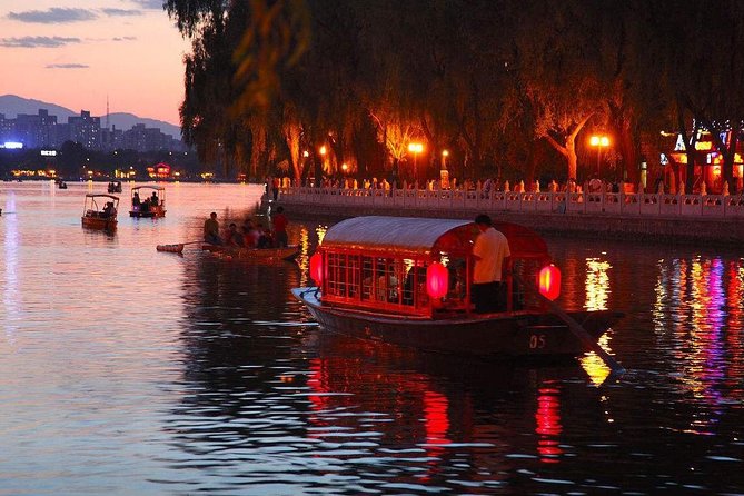 Beijing Hutong Night Tour With Yunnan Style Dinner and Chartered Boat Ride at Houhai Lake - Dining at Little Yunnan Restaurant