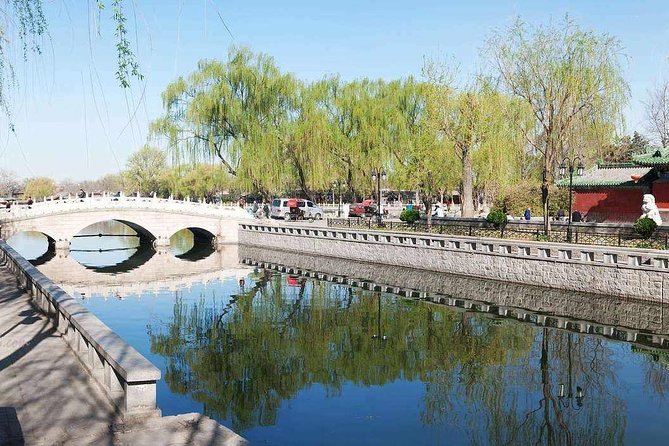 Beijing Hutong Private Walking Tour With Rickshaw in Shichahai Scenic Resort - Pickup and Accessibility