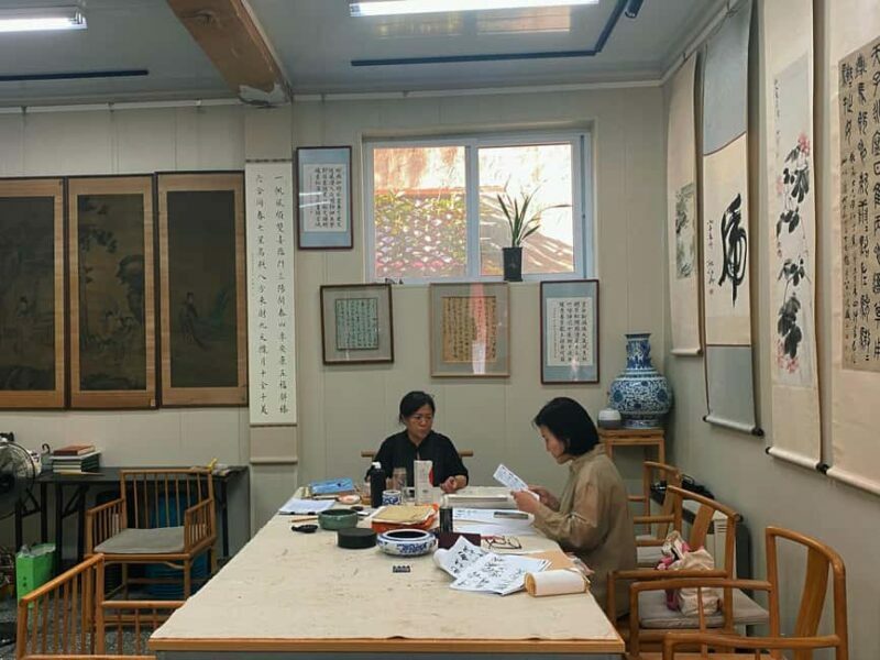 Beijing liulichang : Learn Calligraphy orCarving from Master - Who Will Love This Experience?