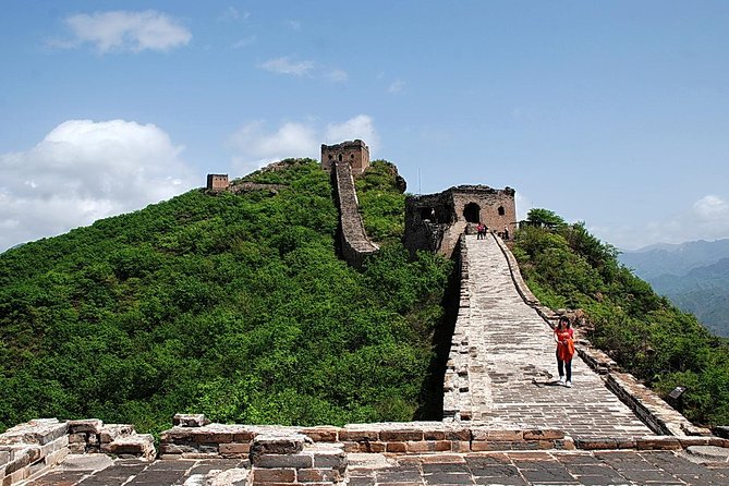 Beijing Mutianyu Great Wall Tour With Night View of Simatai and Gubei Water Town - Exploring Mutianyu Great Wall