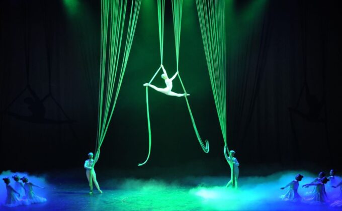 Beijing Night Tour With Acrobatics Show & Pekingduck Dinner - Language Options