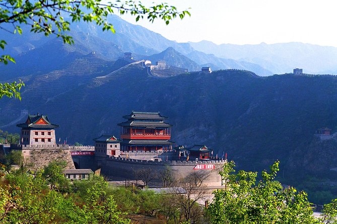 Beijing Private Great Wall Tour to Juyongguan and Badaling With Cable Car Ride - Meeting and Pickup