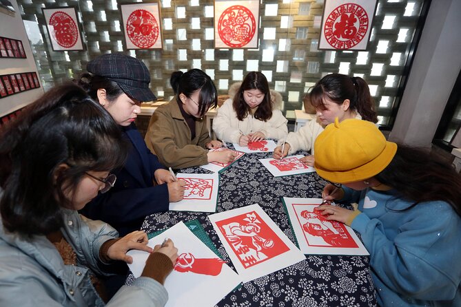 Beijing Private Walking and Rickshaw Tour: Deep in the Hutongs - Exploring the Hutongs