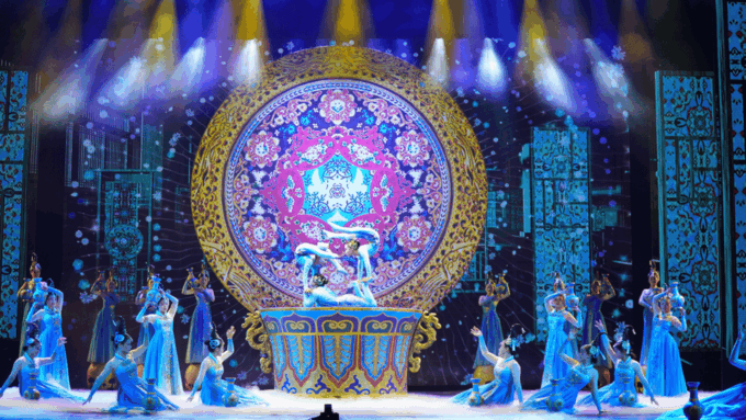 Beijing: Red Theatre Acrobatics Show Viewing Chinese Culture - Planning Your Visit