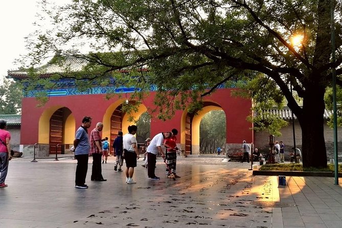 Beijing Walking Tour: Temple of Heaven and Hongqiao Market - Navigating to the Attraction