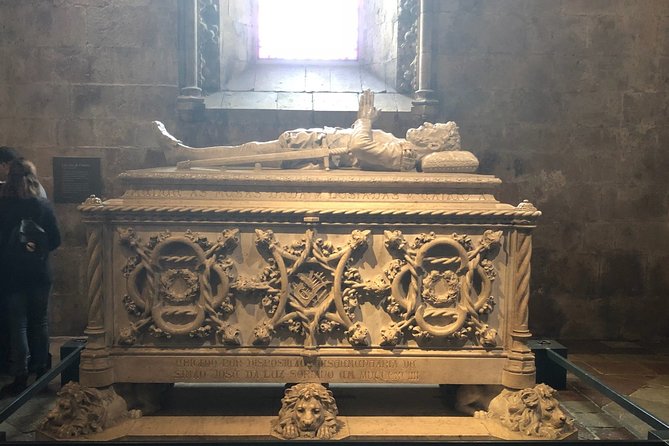Belém and Jerónimos Monastery Guided Small Group Walking Tour - Meeting and Pickup Details
