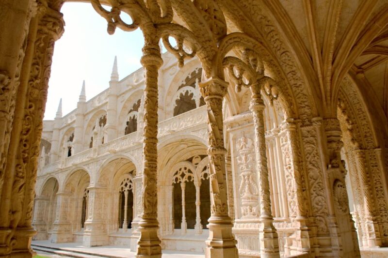 Belem: History & Heritage Private Day Trip With Lunch - Meeting Point and Languages