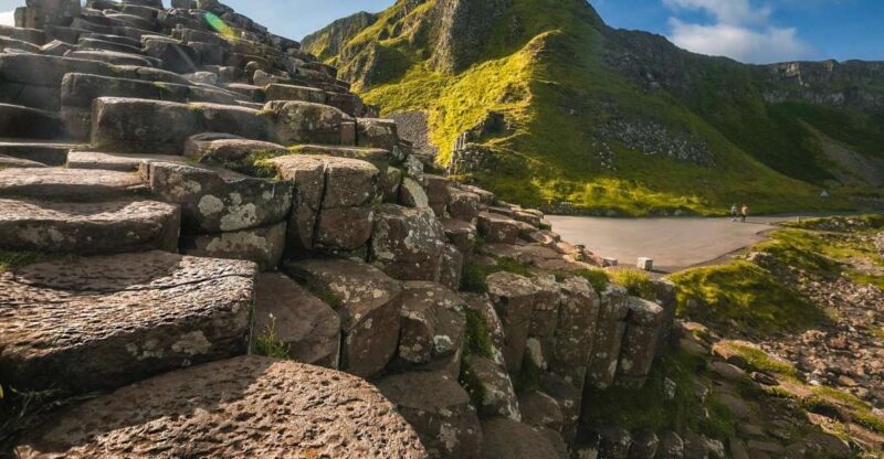 Belfast and Giants Causeway: 2-Day Guided Tour - Key Points