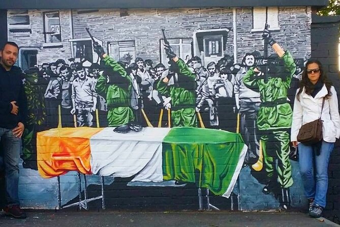 Belfast Cab /Taxi Private 2hours Terror and Conflict- Peace Tour - Immersive Private Black Taxi Tour