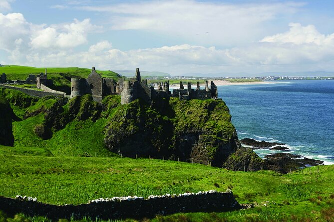Belfast - Giants Causeway , Dunluce Castle and Dark Hedges - Tour Policies
