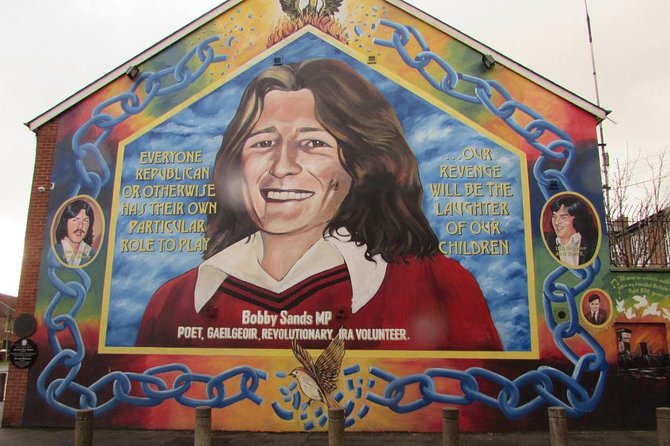 Belfast Murals Taxi Tour - Learning From the Local Guide