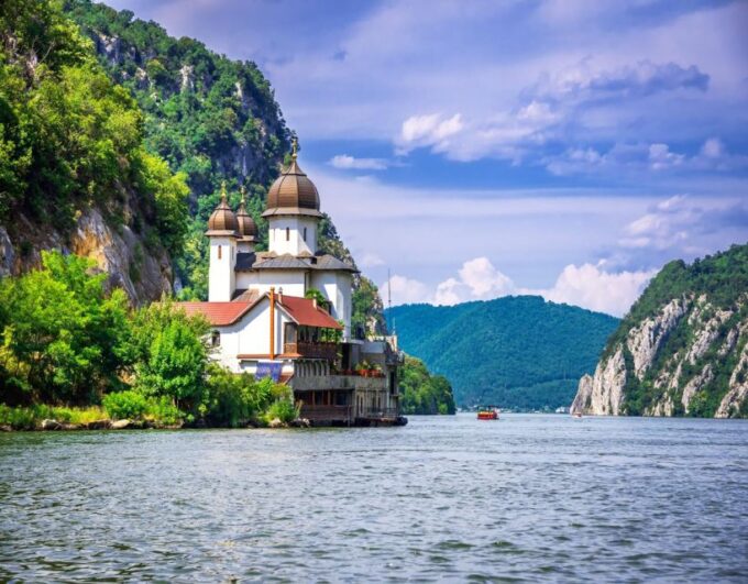 Belgrade: Iron Gate National Park Tour With 1-Hour Speedboat - Inclusions
