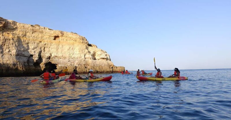 Benagil: Benagil Beach Kayak Rental - Meeting and Equipment