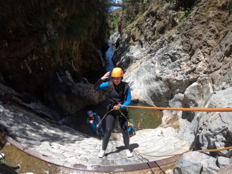 Benahavís: Canyoning Guided Tour at Guadalmina River - Group Size and Instructor