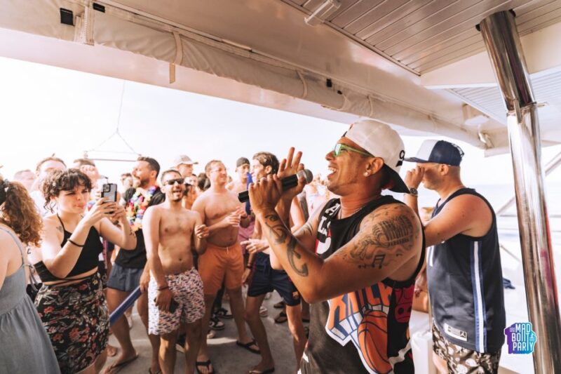 Benalmadena: Boat Party With a Drink - Amenities and Refreshments