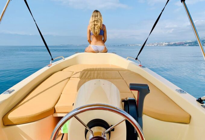 Benalmádena: Costa Del Sol License-Free Boat Rental - Safety Considerations and Equipment