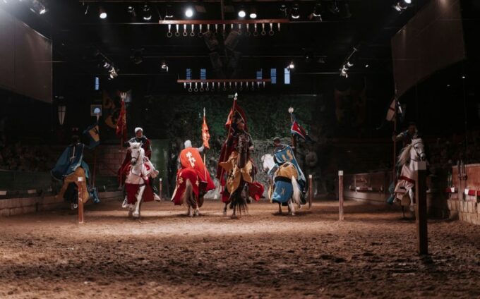 Benidorm: Dinner With Show at Magic Robin Hood - VIP Option