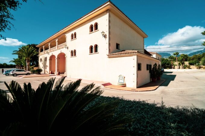 Benidorm: Private City Highlights Tour With Wine Tasting - Why Choose This Tour