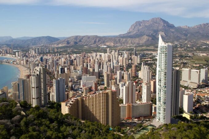 Benidorm Private Guided City Tour - Levante Beach and Mundomar