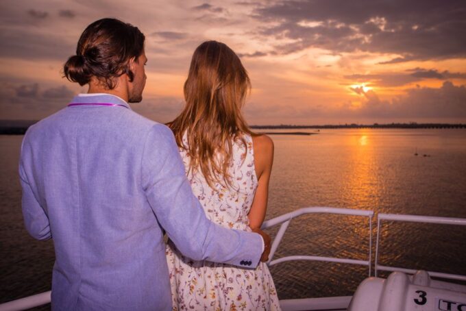 Benoa Bali: Sunset Dinner Cruise With Show and Live Music - Family-Friendly Atmosphere