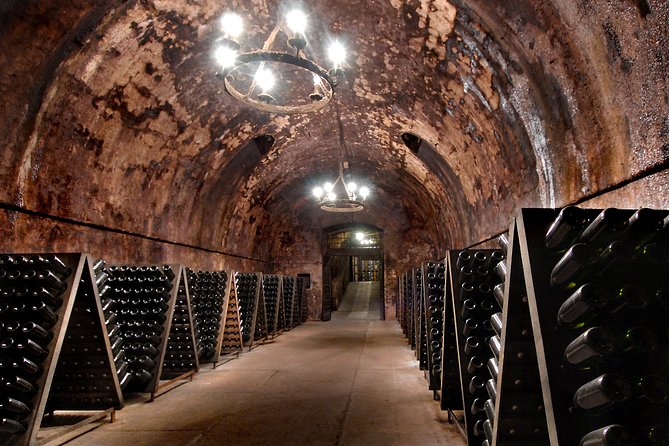 Bergamo and Franciacorta With Lunch and Cellar Visit - Dining Experience