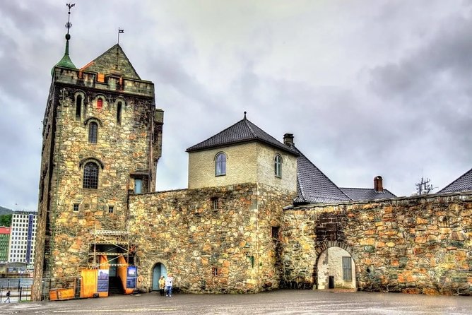 Bergen City Overview Private Walking Tour - Exploring Bergens Highlights