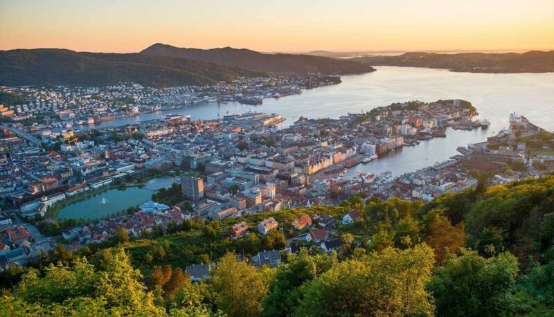 Bergen: City Sightseeing, Fjord Cruise & Mt Fløyen Funicular - Accessibility and Language