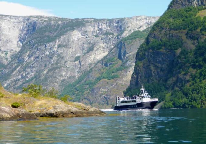 Bergen: Fjord Cruise to Sognefjord and Bøyabreen Glacier - Transportation Details