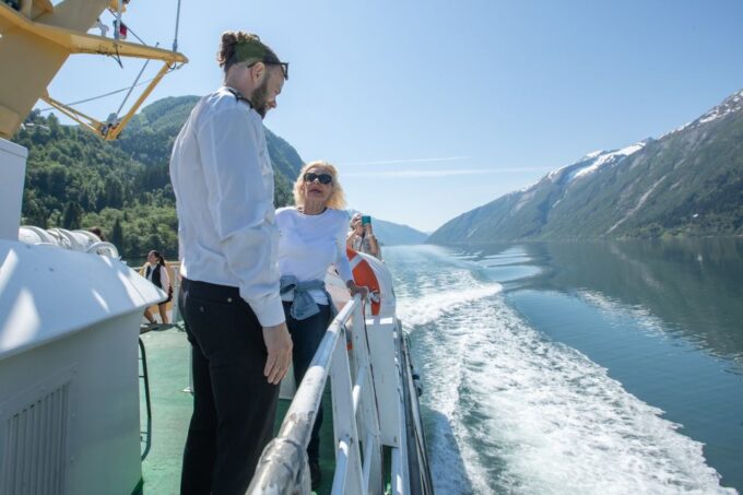 Bergen: Guided Fjord & Glacier Tour to Fjærland - Recap