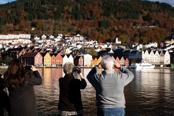 Bergen: Guided Minibus Tour With Photo Stops & Bryggen Tour - Customer Feedback