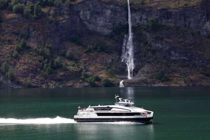 Bergen: Hardanger Fjord Cruise & Vøringsfossen Private Tour - Scenic Hardangerfjord Cruise