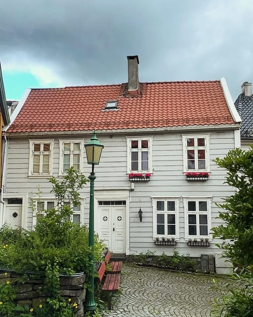 Bergen: Local Beverage Tasting With Snacks - Snack Pairing