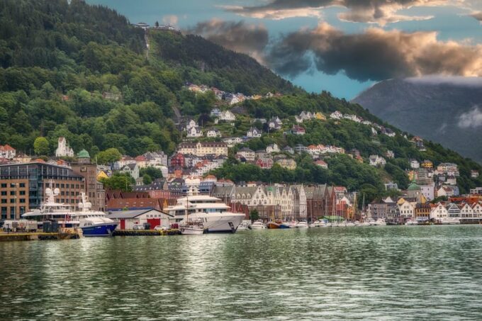 Bergen Private Guided City Tour - Explore Bryggen Hanseatic Wharf