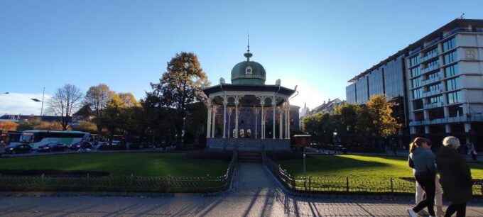Bergen: Private Tour in Your Own Language - Languages Offered