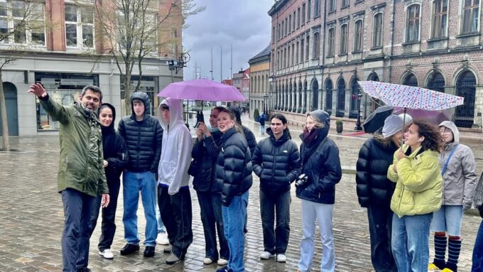 Bergen: Sightseeing Walking Tour With Ferry Ride - Activity Details