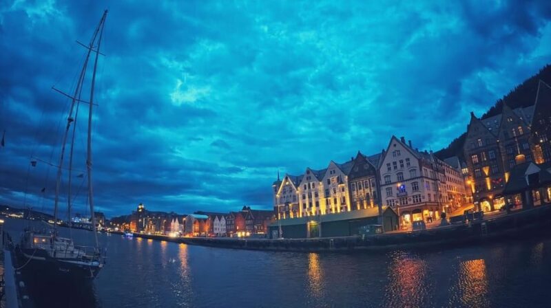 Bergens Twilight Magic: An Evening Adventure - Walking Requirement