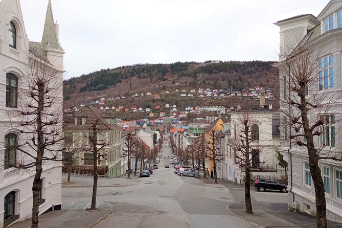 Bergens University District: A Self-Guided Audio Tour - Navigating the Tour