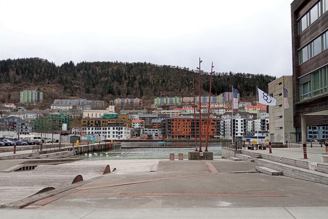 Bergens University District: A Self-Guided Audio Tour - Exploring the District