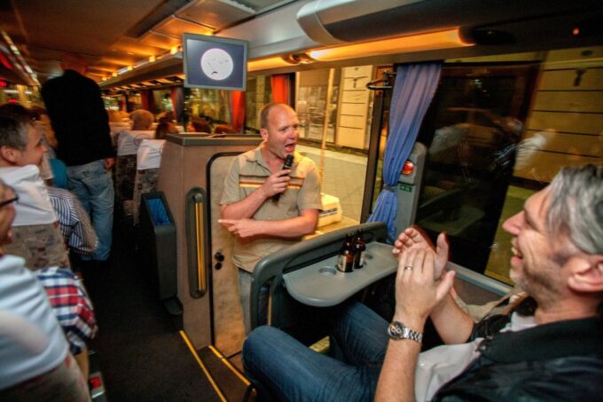 Berlin: 1.5-Hour Comedy Bus Tour in German - Age Restrictions