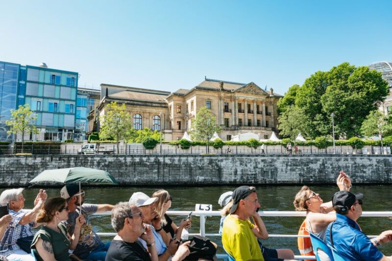 Berlin: 1-Hour City Tour by Boat With Guaranteed Seating - Key Points