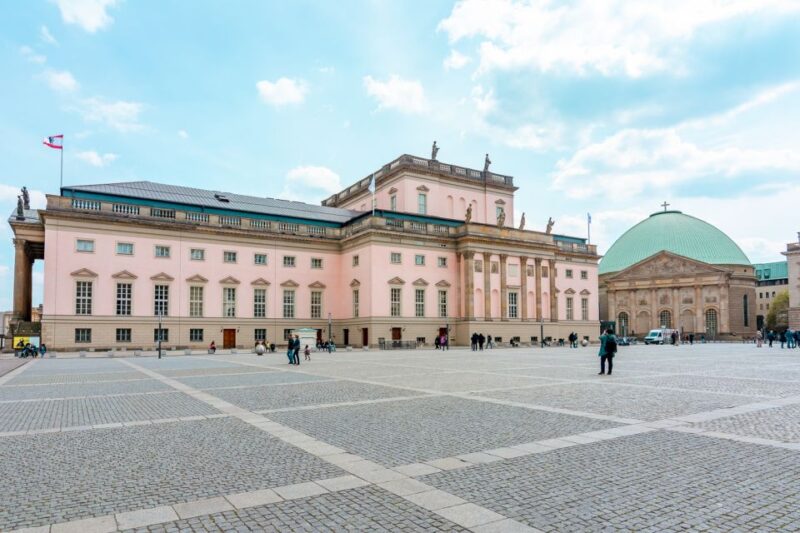 Berlin: 1-Hour Guided Tour of the Historic Center - Meeting Point and Duration