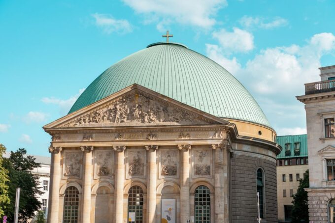 Berlin: 1-Hour Guided Tour of the Historic Center - Tour Language Options