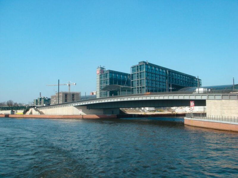 Berlin: 2.5-Hour East Side Boat Cruise With Commentary - Exploring the East Side