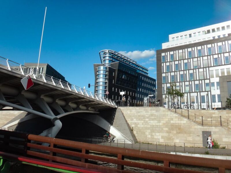 Berlin: 2.5-Hour East Side Boat Cruise With Commentary - Onboard Amenities and Services