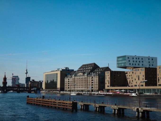 Berlin: 2.5-Hour East Side Boat Cruise With Commentary - Booking and Payment Options