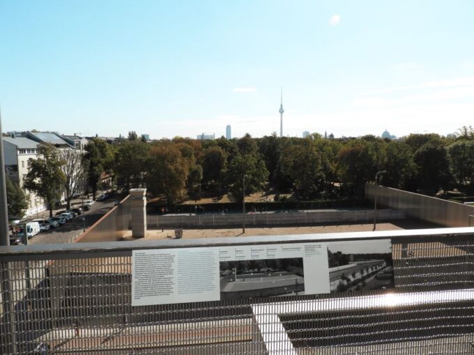 Berlin: 2-Hour Berlin Wall Tour - Exploring the Berlin Wall