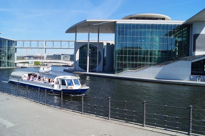 Berlin 3-Course Dinner Cruise - The Dining Experience Onboard