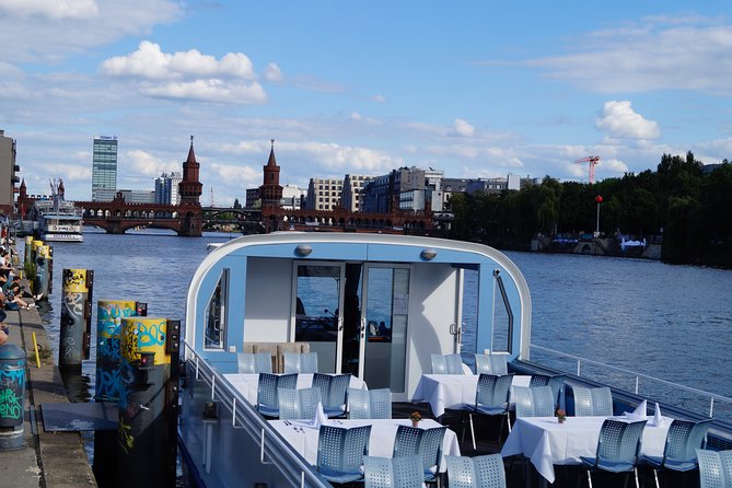 Berlin 4-Course Sunset Dinner Cruise Including Drinks - Meat-Based Menu Option