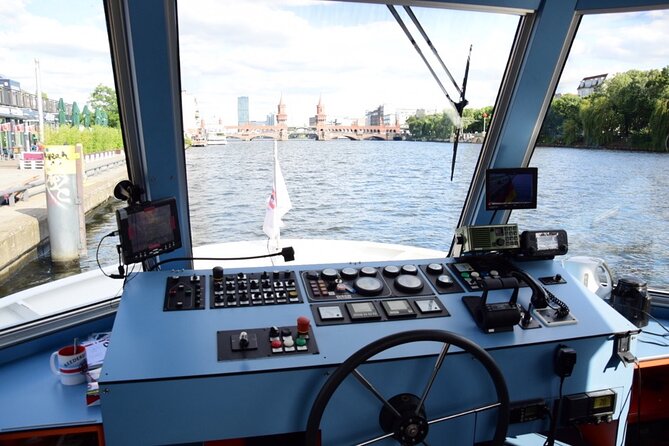 Berlin 4-Course Sunset Dinner Cruise Including Drinks - Fish-Based Menu Option