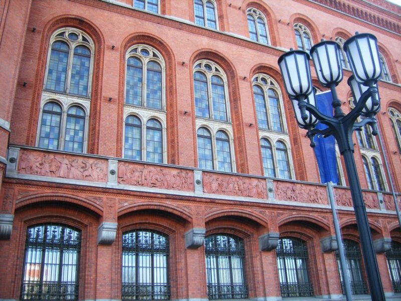 Berlin: 4-Hour Guided Highlights Tour in Spanish - Historical Context